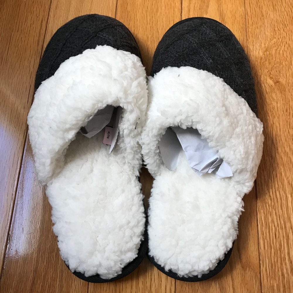 NWT Victoria’s Secret XL Fuzzies Grey Slippers